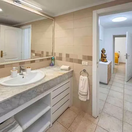 Apartment Residencial La Pineda & Anet *