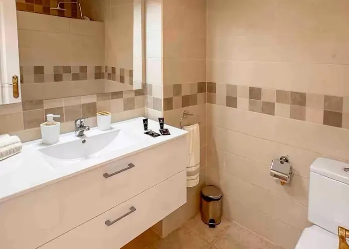 Residencial La Pineda & Anet Адехе